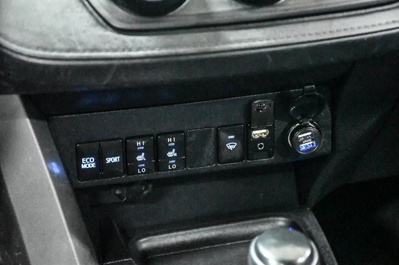 2017 Toyota RAV4 - Image 29