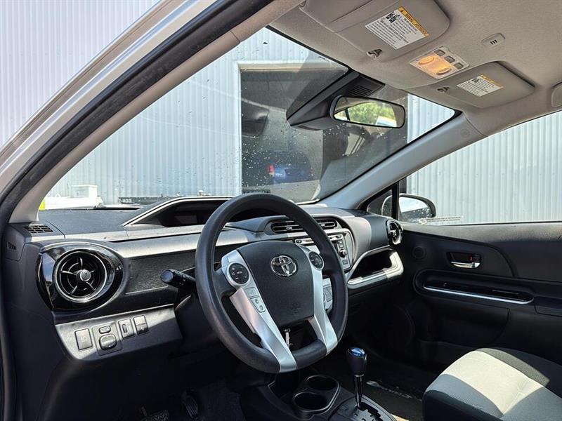 toyota Prius 2017 - 11