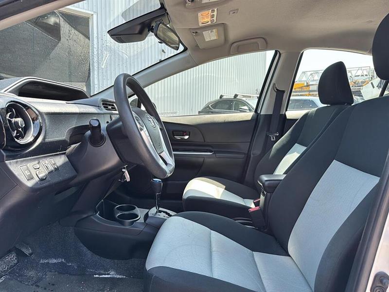 toyota Prius 2017 - 12