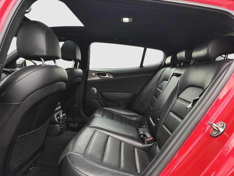kia Stinger 2018 - 17