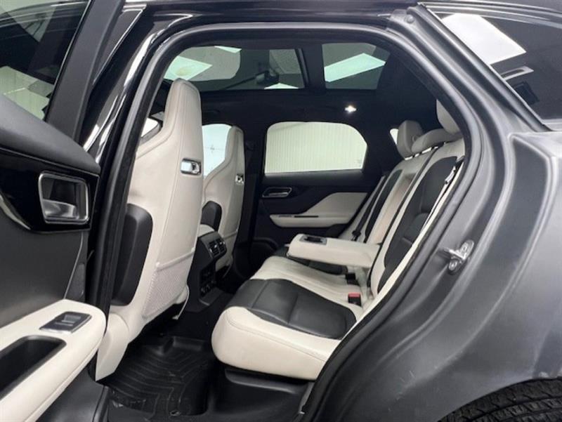 jaguar F-PACE 2019 - 32