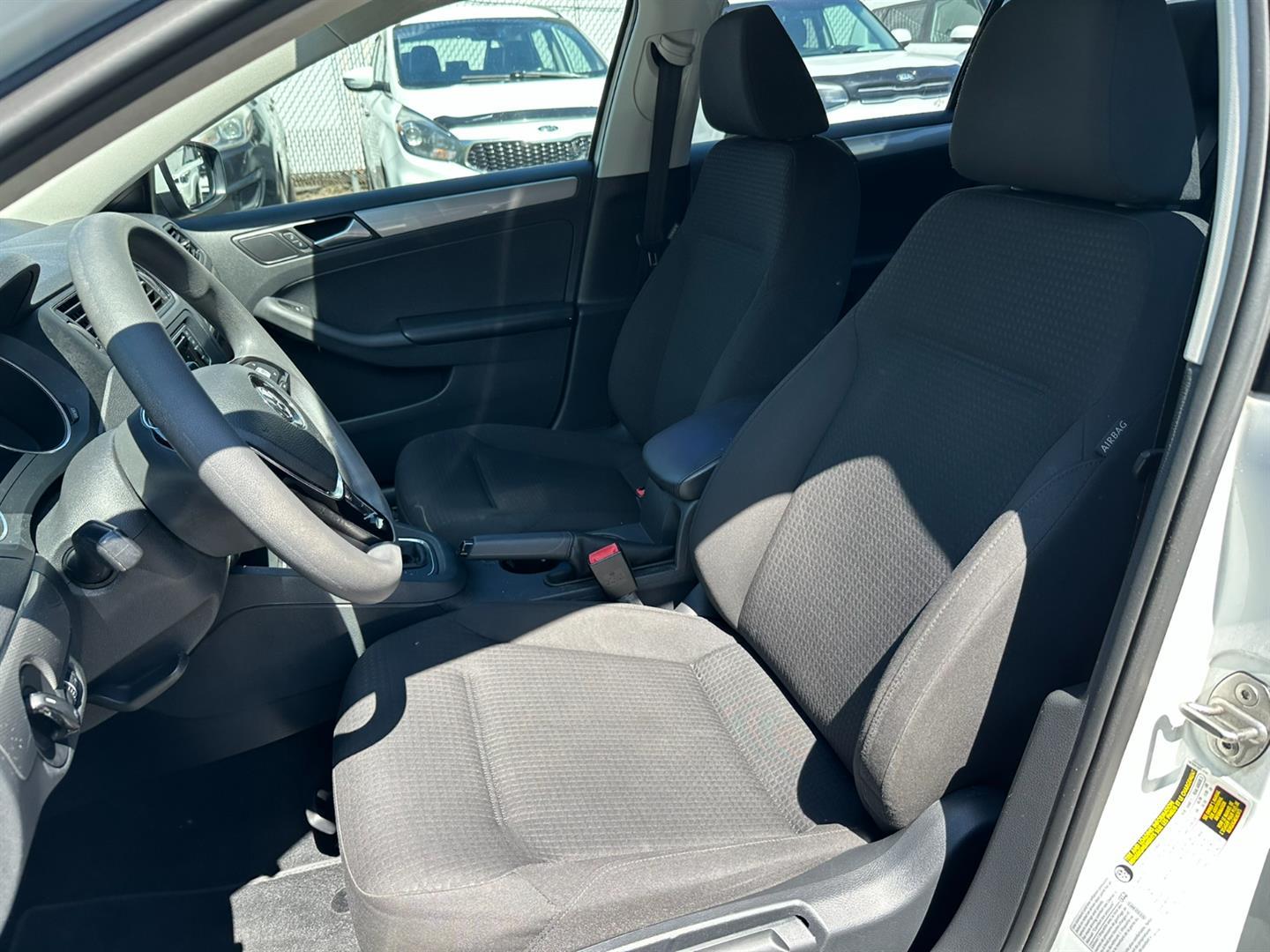 volkswagen Jetta Sedan 2017 - 9