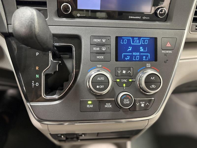toyota Sienna 2019 - 16