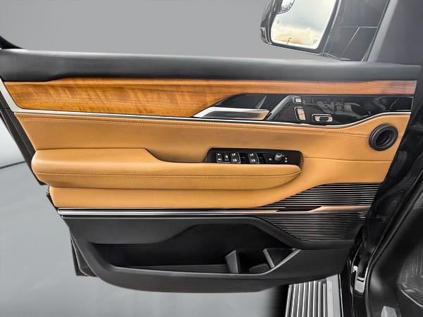 jeep Grand Wagoneer 2022 - 12