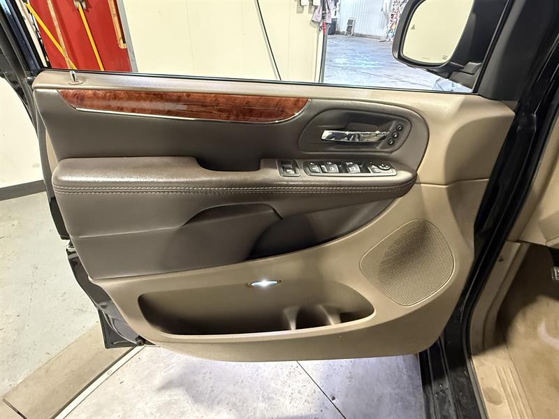 chrysler Town & Country 2015 - 11