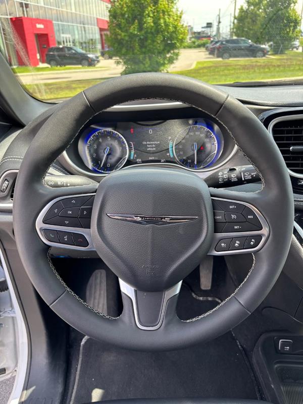 chrysler Pacifica 2025 - 9