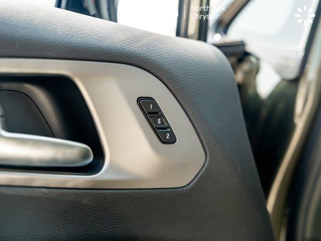 chrysler Pacifica 2027 - 18