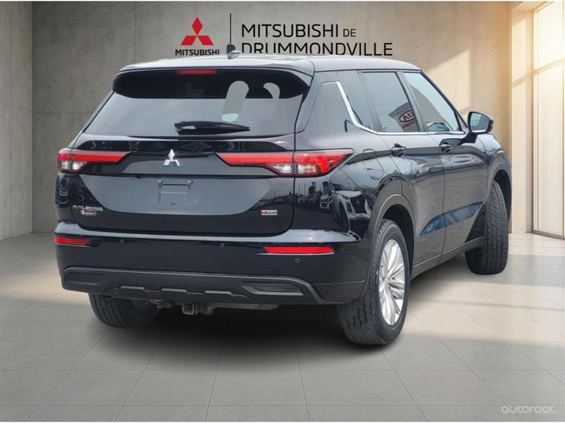 mitsubishi Outlander 2022 - 3