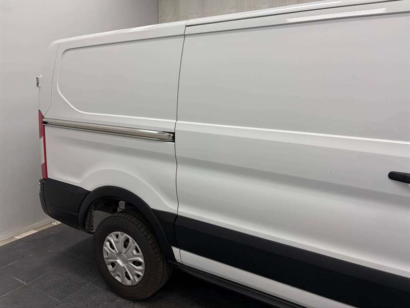 ford E-Transit Cargo Van 2023 - 13