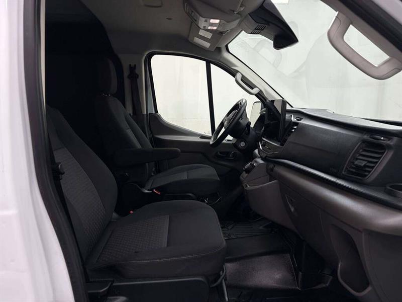 ford E-Transit Cargo Van 2023 - 30