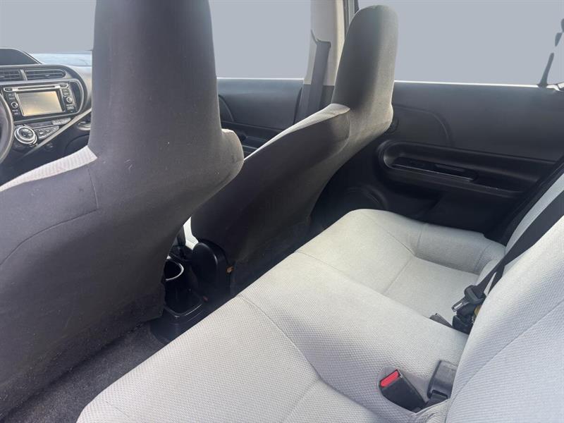 toyota Prius c 2016 - 8