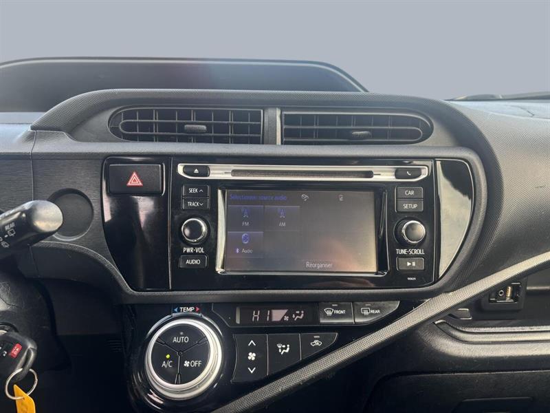 toyota Prius c 2016 - 10