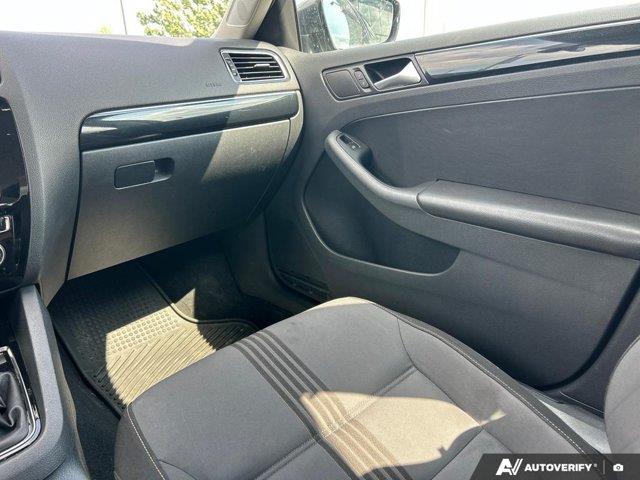 volkswagen Jetta Sedan 2017 - 28
