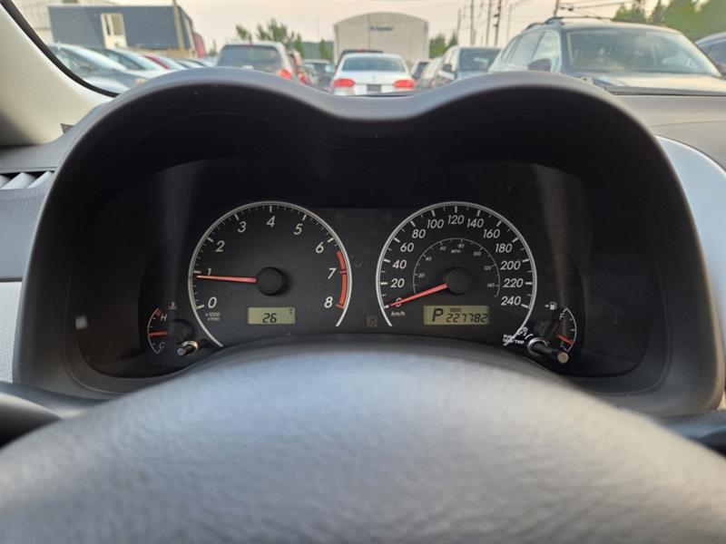 toyota Corolla 2011 - 24