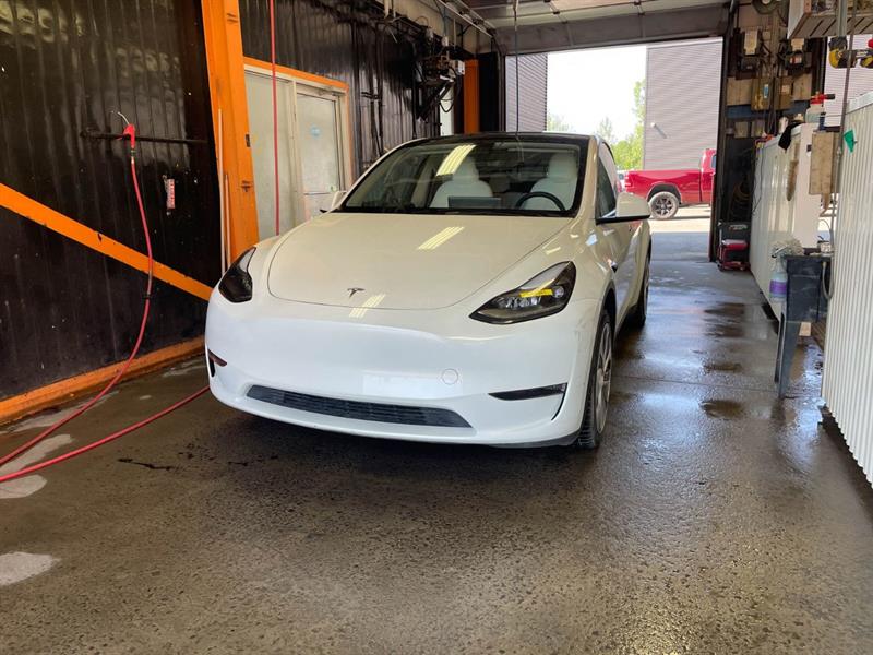 tesla Model Y 2024