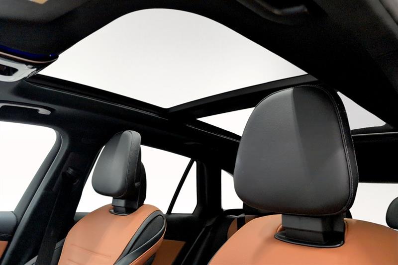 mercedes-benz GLC300 2023 - 11