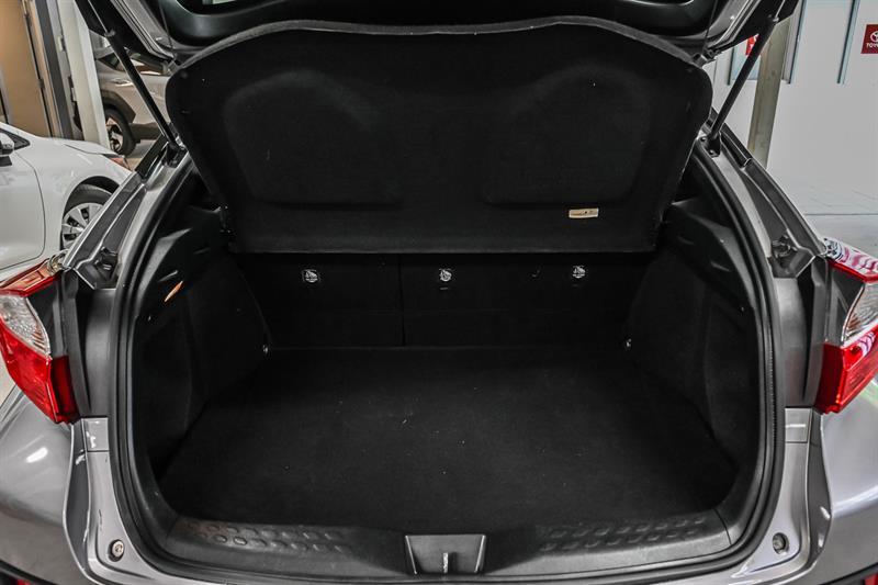 2018 Toyota C-HR - Image 14