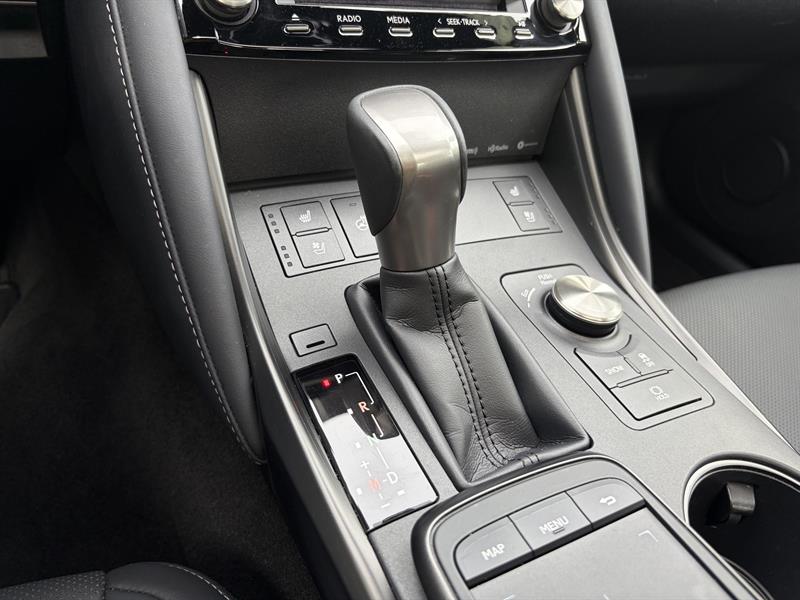 lexus IS 2022 - 14