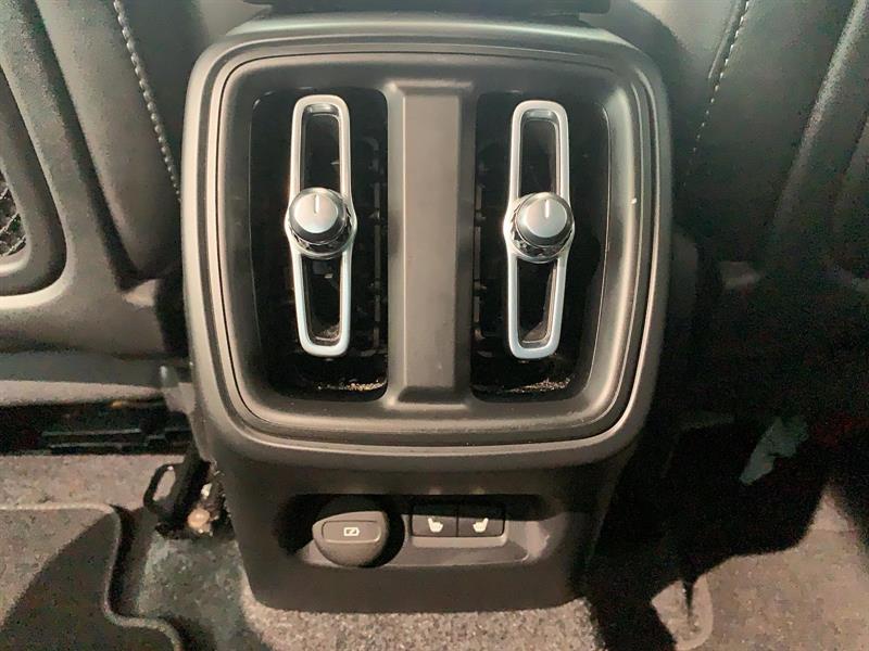 volvo XC40 2025 - 16