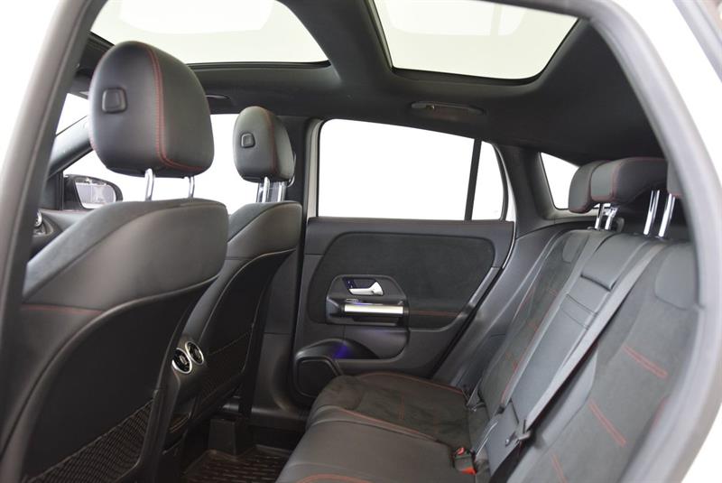 mercedes-benz GLA 2023 - 19