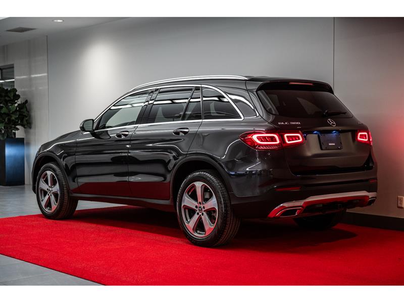 mercedes-benz GLC300 2022 - 6