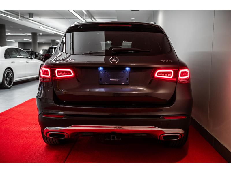 mercedes-benz GLC300 2022 - 7