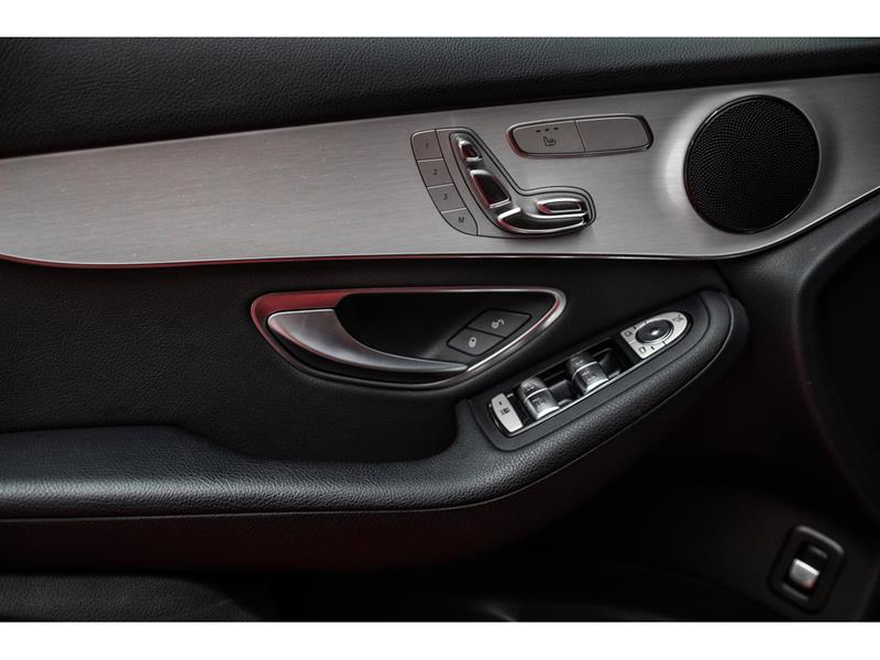 mercedes-benz GLC300 2022 - 11