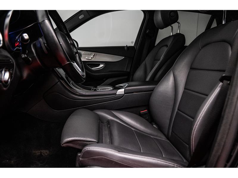 mercedes-benz GLC300 2022 - 12