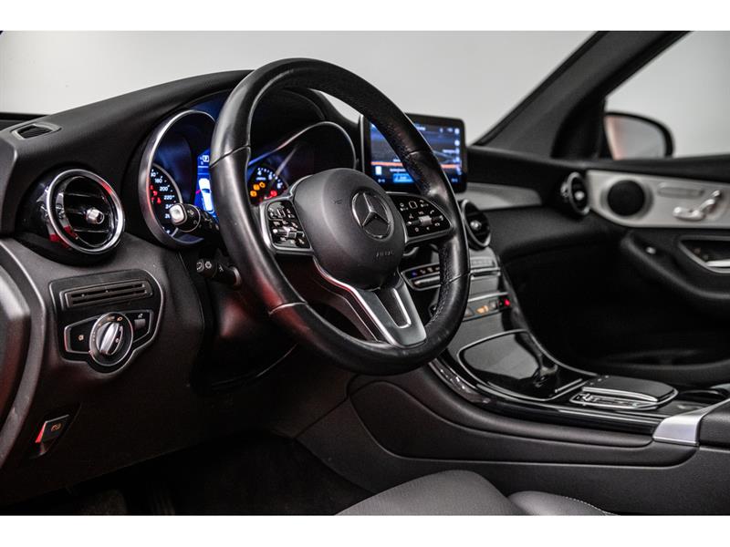 mercedes-benz GLC300 2022 - 13