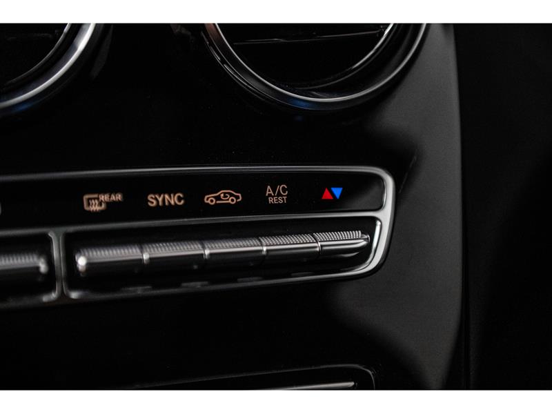 mercedes-benz GLC300 2022 - 21