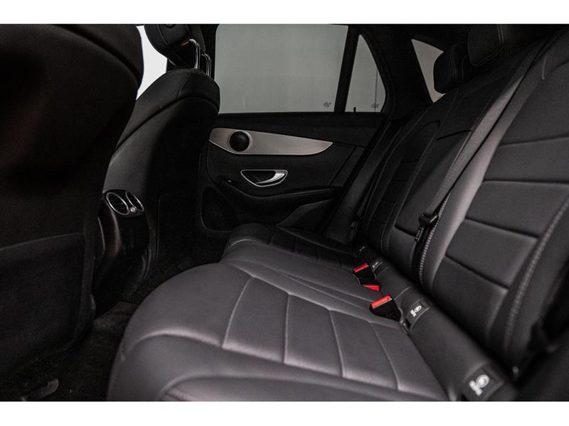 mercedes-benz GLC300 2022 - 25
