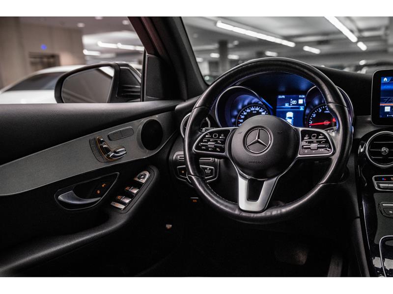 mercedes-benz GLC300 2022 - 27