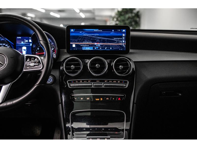 mercedes-benz GLC300 2022 - 28