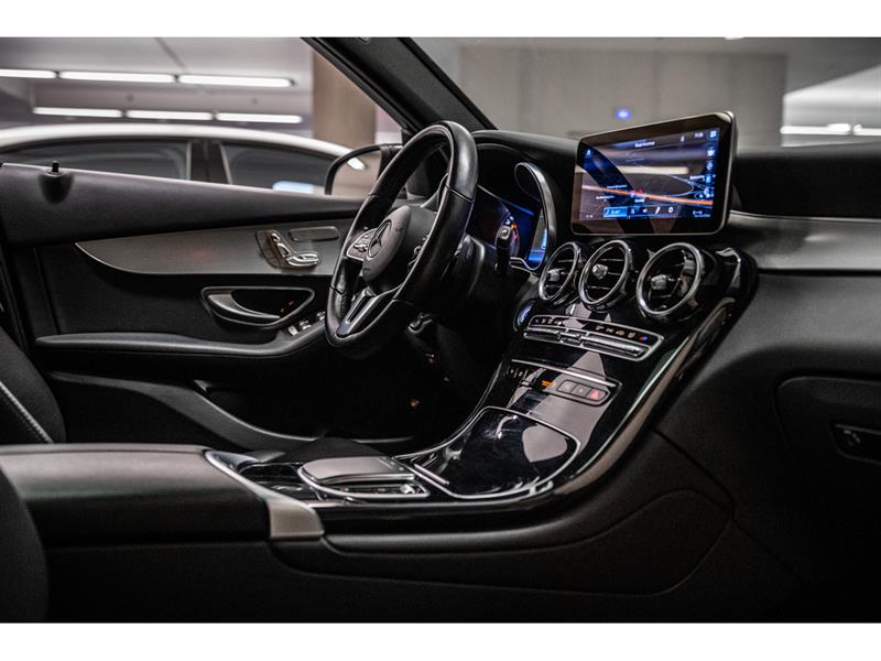 mercedes-benz GLC300 2022 - 29
