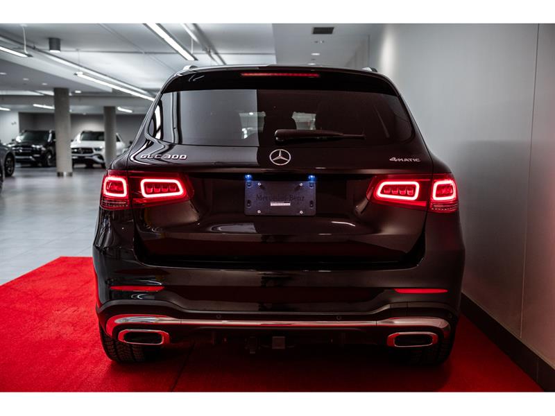 mercedes-benz GLC300 2022 - 7