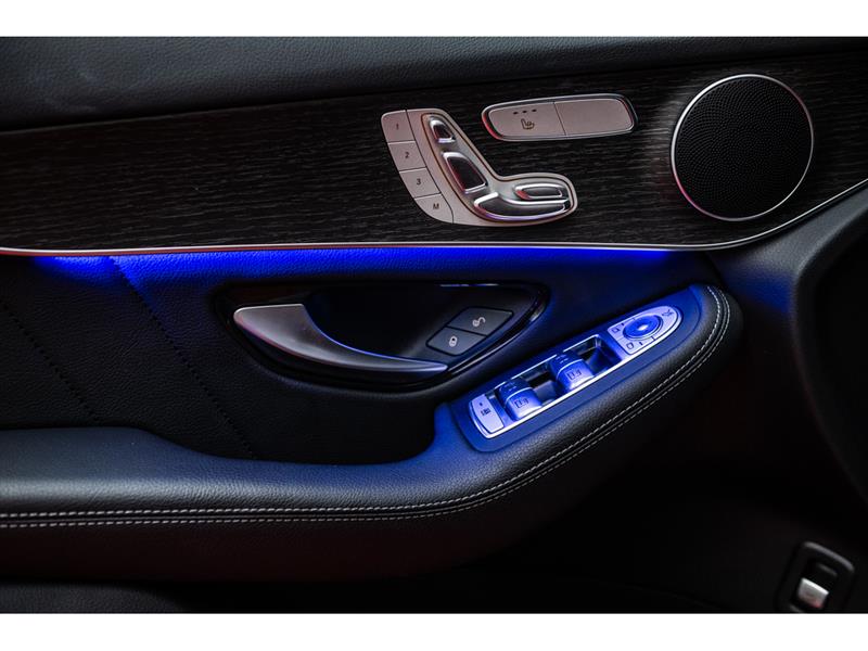 mercedes-benz GLC300 2022 - 12