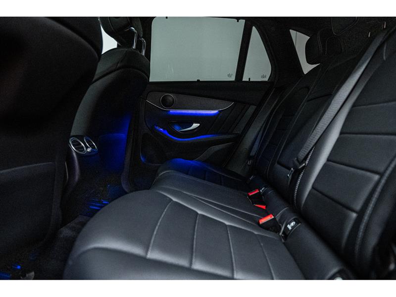 mercedes-benz GLC300 2022 - 27