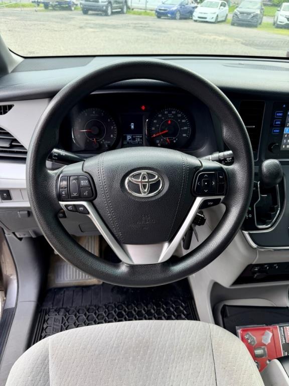 toyota Sienna 2017 - 11