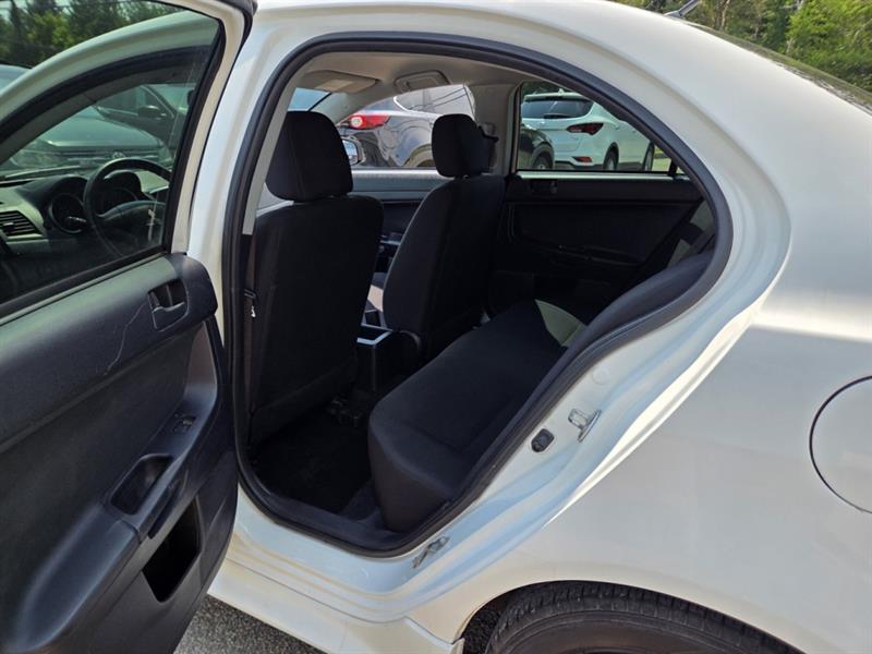 mitsubishi Lancer 2015 - 13