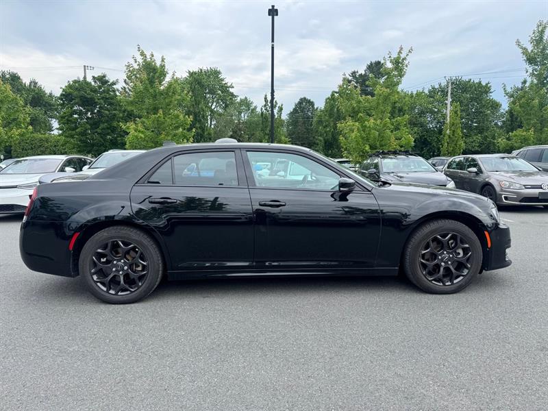 chrysler 300 2022 - 5