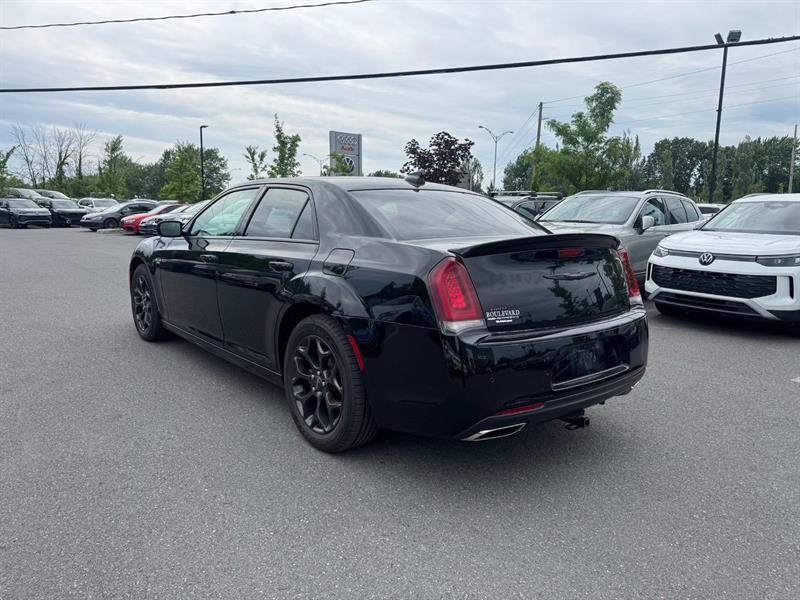 chrysler 300 2022 - 8