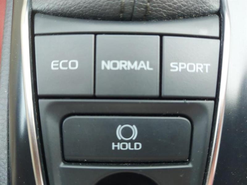 toyota Camry 2020 - 16