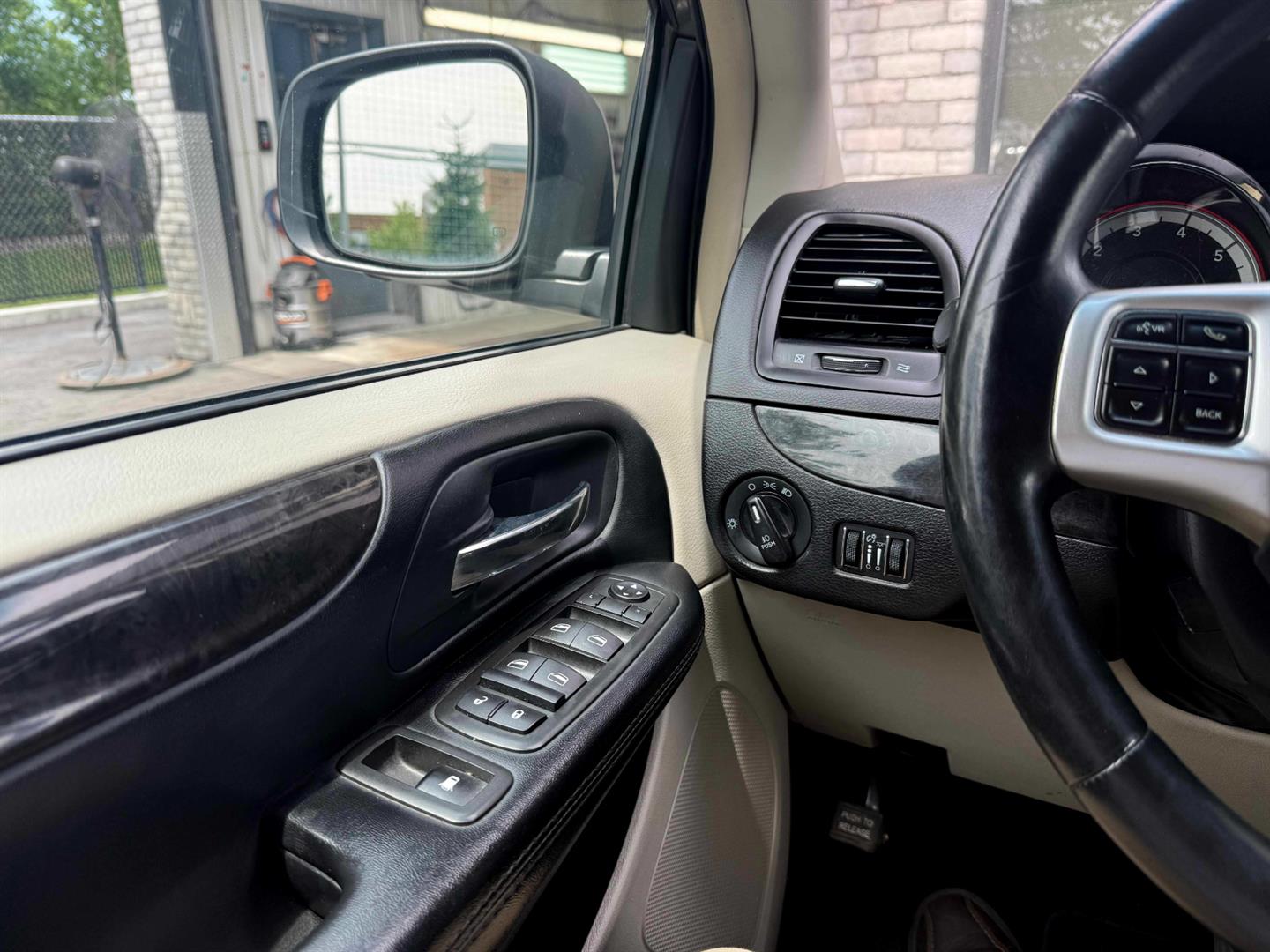 dodge Grand Caravan 2015 - 25