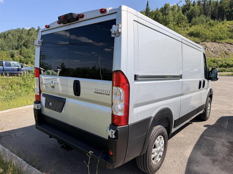 ram ProMaster fourgonnette utilitaire 2024 - 8