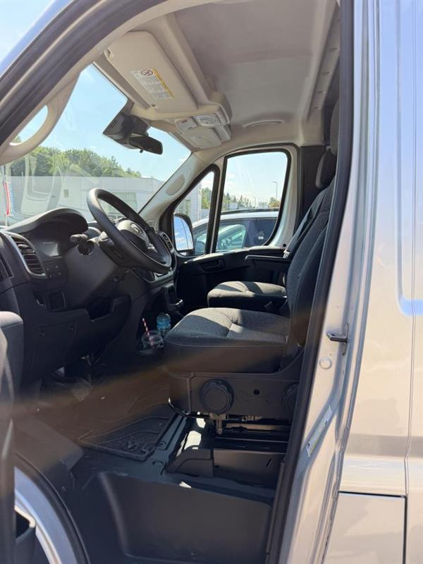 ram ProMaster fourgonnette utilitaire 2024 - 14