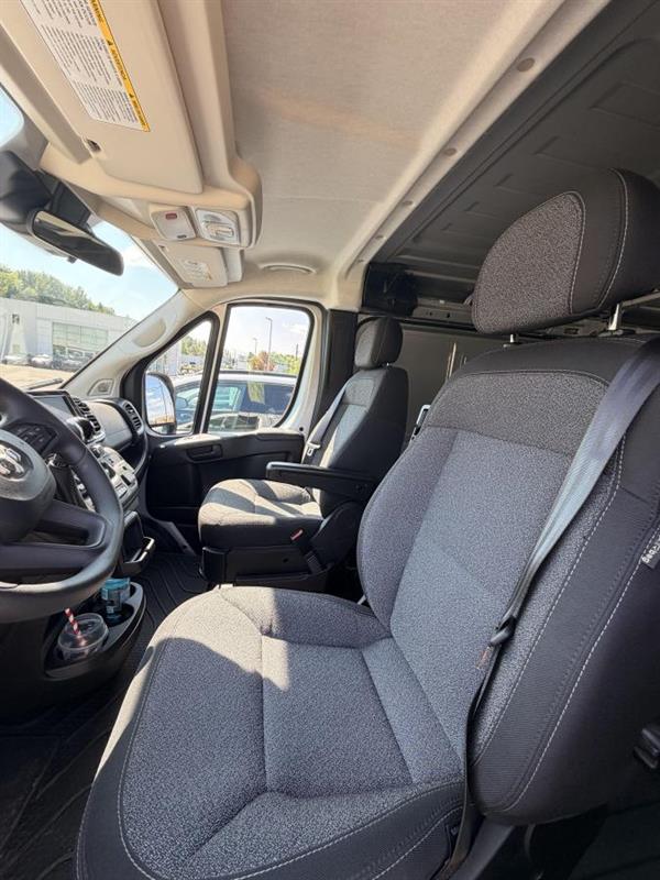 ram ProMaster fourgonnette utilitaire 2024 - 15