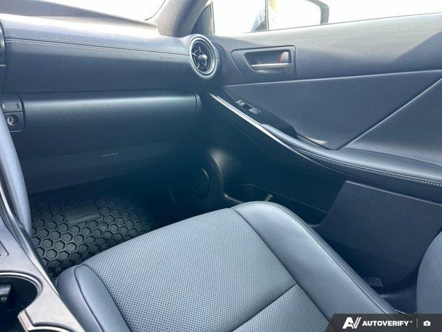 lexus IS 2024 - 28