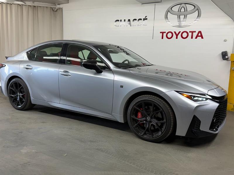 lexus IS  2026