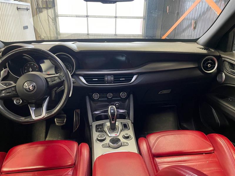 alfa romeo Stelvio 2022 - 13