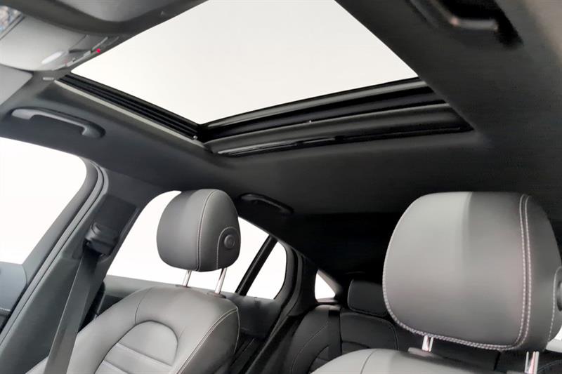 mercedes-benz GLC300 2023 - 11